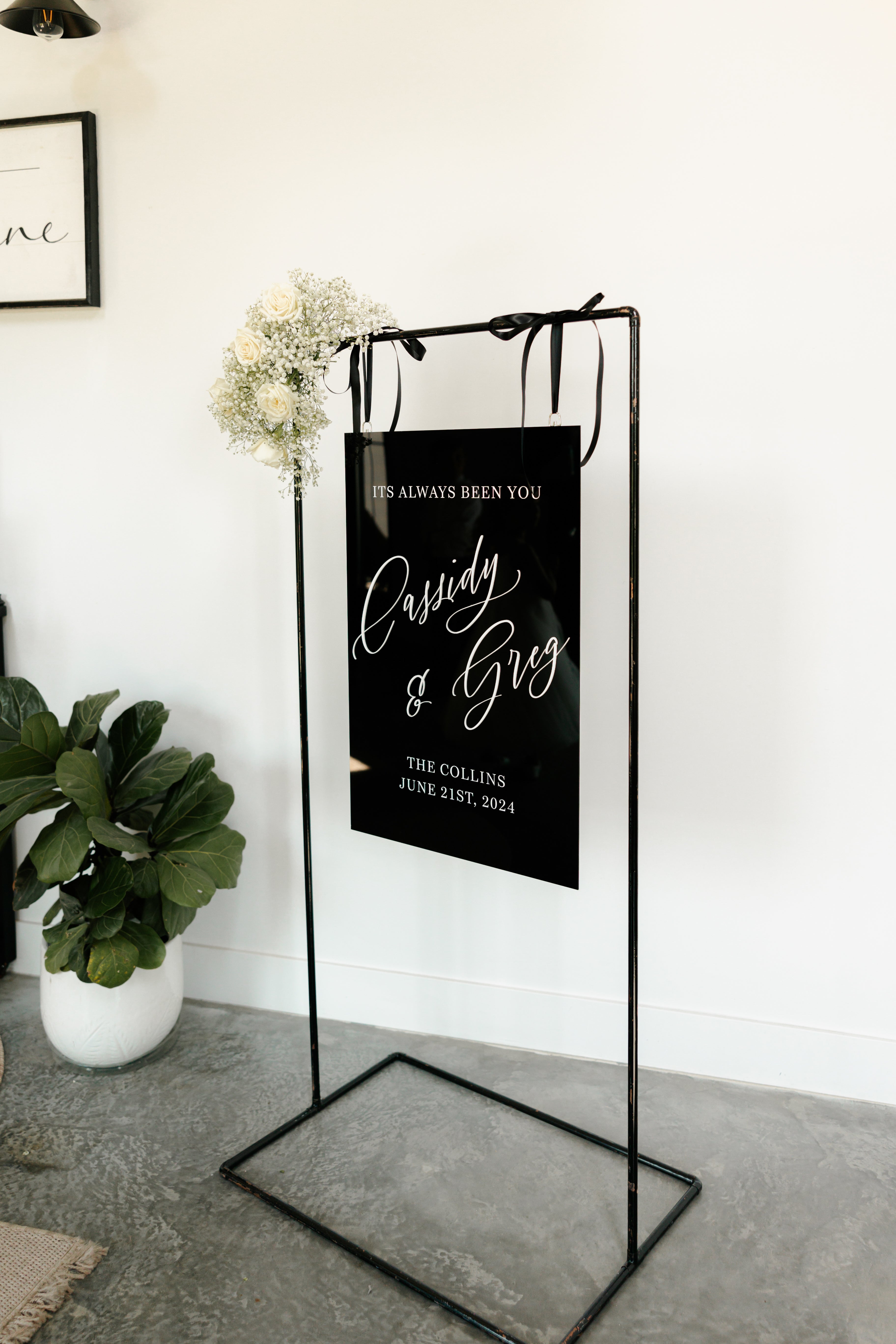 Black Metal Frame Easel