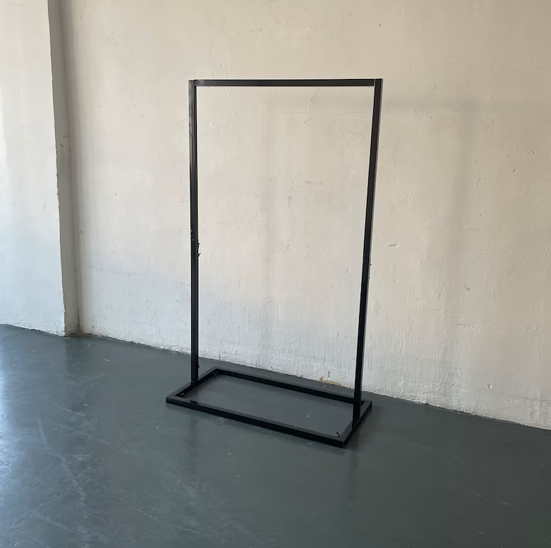 Black Metal Frame Easel